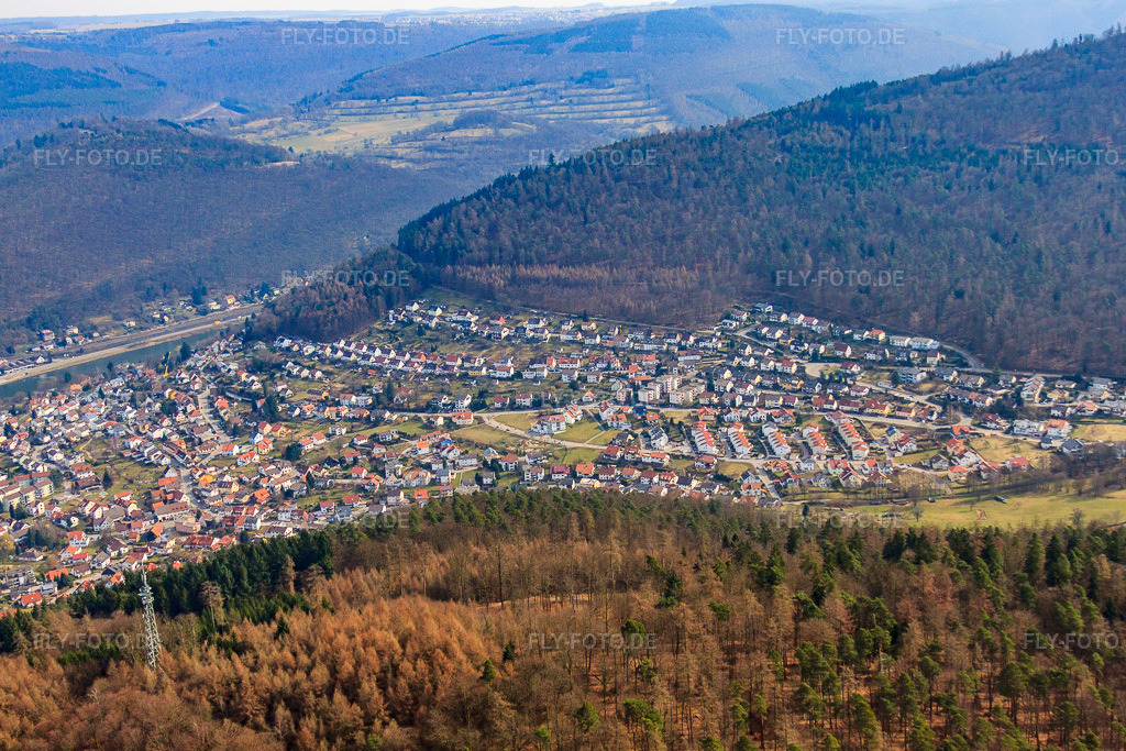 Luftbild: Schwanheimer Straße im Ortsteil Neckarwimmersbach in Eberbach im Bundesland Baden-Württemberg in Deutschland. Foto: IMG_38036.jpg vom 12.03.2011 durch Werner Riehm/FLY-FOTO.de