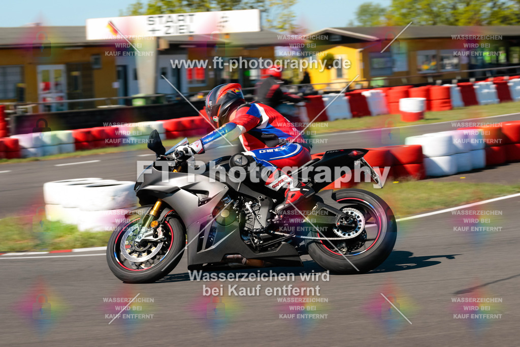 Moto-TeamOBK-21681 | Hier findet Ihr Bilder von Touristenfahrten auf der Nürburgring Nordschleife oder von anderen Veranstaltungen die ich besucht habe. Viel Spass beim Durch Schauen 