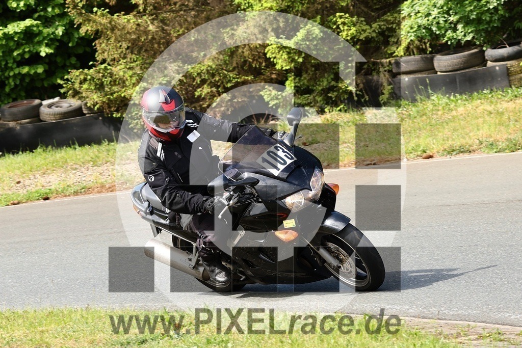 0103-20240505_11816 | Schöne Erinnerungen an spannende Momente - das festzuhalten ist unser Job. PIXELrace.de ist seit 2003 auf den Rennstrecken Europas unterwegs um die Action draußen beim Fahren und die wunderbare Stimmung imm Fahrerlager für euch einzufangen.