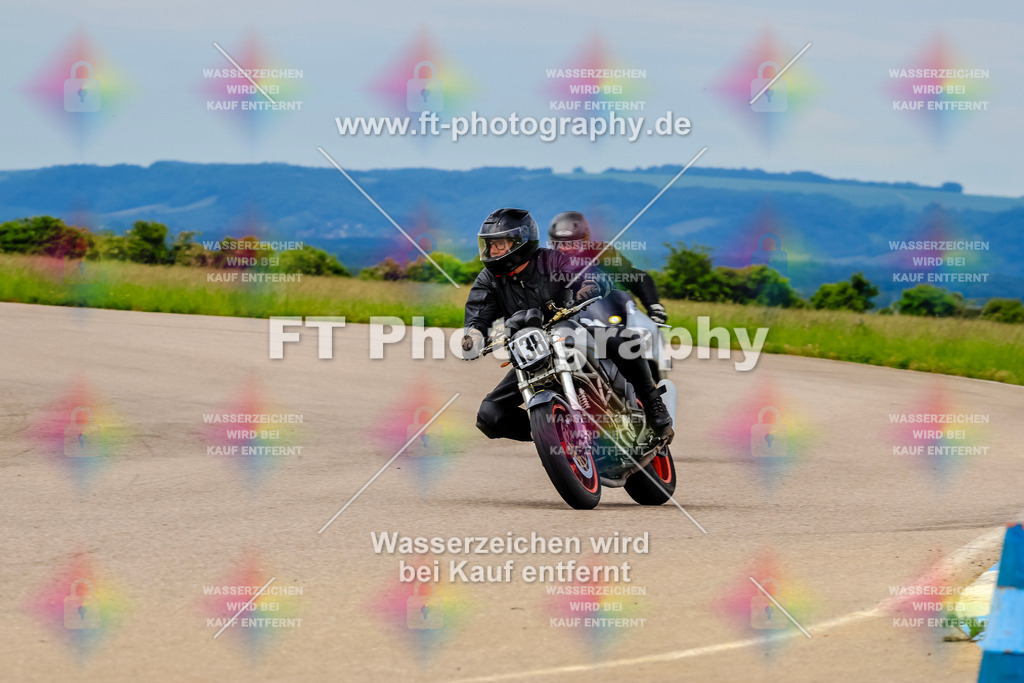 MotoTeam-2463 | Hier findet Ihr Bilder von Touristenfahrten auf der Nürburgring Nordschleife oder von anderen Veranstaltungen die ich besucht habe. Viel Spass beim Durch Schauen 