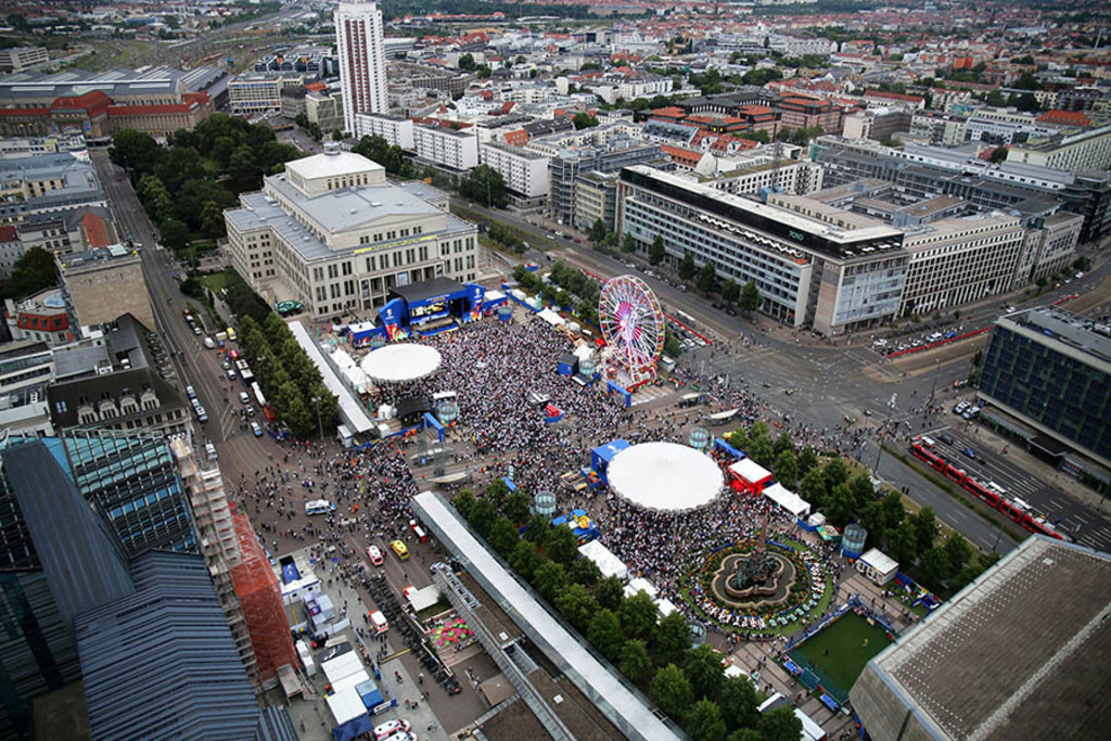 UEFA EURO 2024 in Leipzig - Fan Zone auf dem Augustusplatz | Entdecke über 20 Kategorien Leipzig-Motive: Foto-Downloads, hochwertige Poster, Leinwand- & Fine-Art-Prints. Jetzt Lieblingsfoto im Bildlexikon Leipzig Shop bestellen!