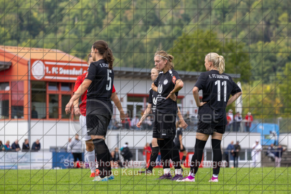 20250928_142732_0514 | #,1.FC Donzdorf (schwarz) vs. TV Derendingen (rot), Fussball, Frauen-Verbandsliga Württemberg, 03. Spieltag, Saison 2025/2026, Rasenplatz Lautertal Stadion, Süßener Straße 16, 73072 Donzdorf, 28.09.2025 - 13:00 Uhr,Foto: PhotoPeet-Sportfotografie/Peter Harich
