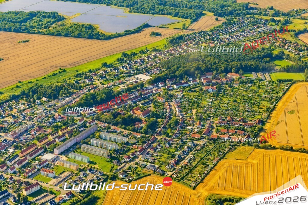 Luftaufnahme Damgarten Ribnitz-Damgarten - Die Luftaufnahme wurde 2025 vom UL-Flugzeug heraus erstellt ( ohne Drohne ) - Hochauflösende Luftaufnahme - für professionelle Ausdrucke geeignet. Die Geschenkidee !Mit Lizenz und Bildrechte bestellbar