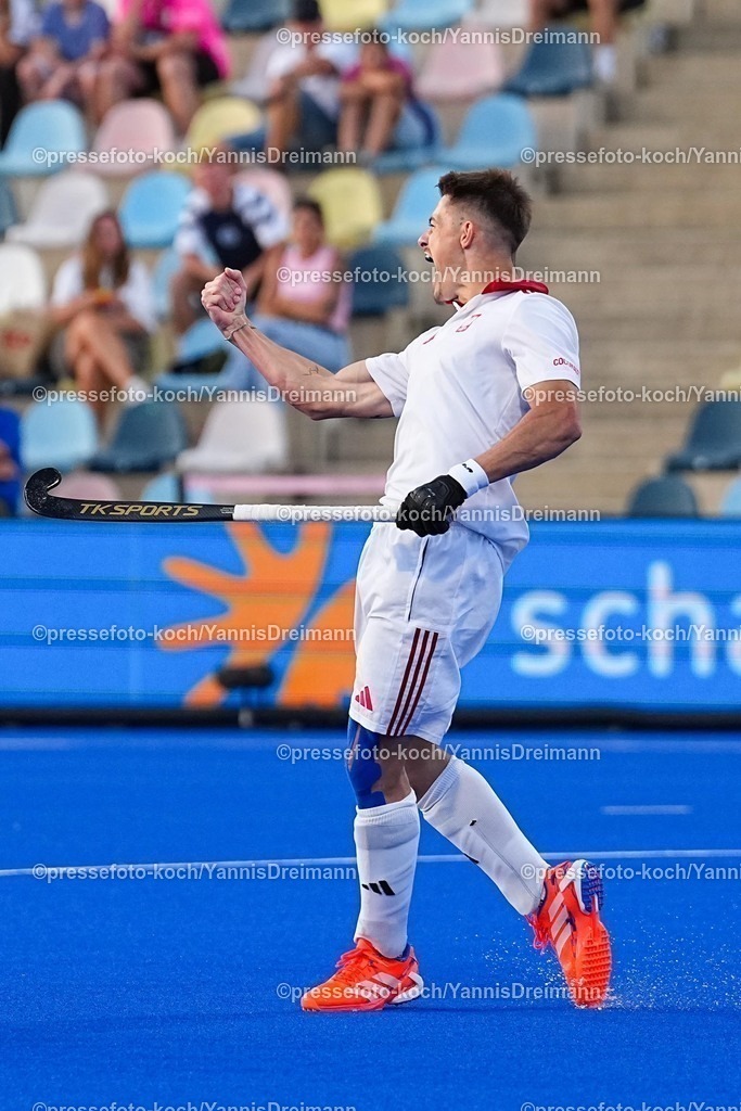 xydrx09082505007 | 09.08.2025, xydrx, Herren EuroHockey Championship 2025, Gruppenphase, Gruppe B, Frankreich - Polen, Sparkassenpark Mönchengladbach: Torjubel nach dem Tor zum 1:0 für die Polnische Feldhockey Nationalmannschaft durch Torschütze Gracjan Jarzynski (Polnische Feldhockey Nationalmannschaft #7)