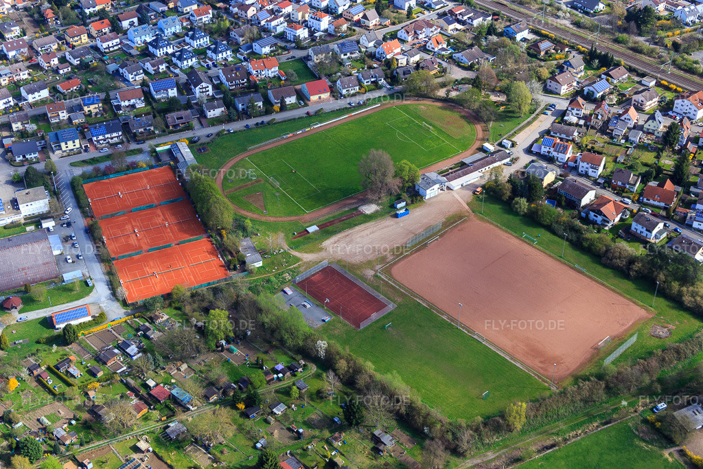 Luftbild: Sportplätze in Zwingenberg im Bundesland Hessen in Deutschland. Foto: IMG_077117.jpg vom 12.04.2015 durch Werner Riehm/FLY-FOTO.de