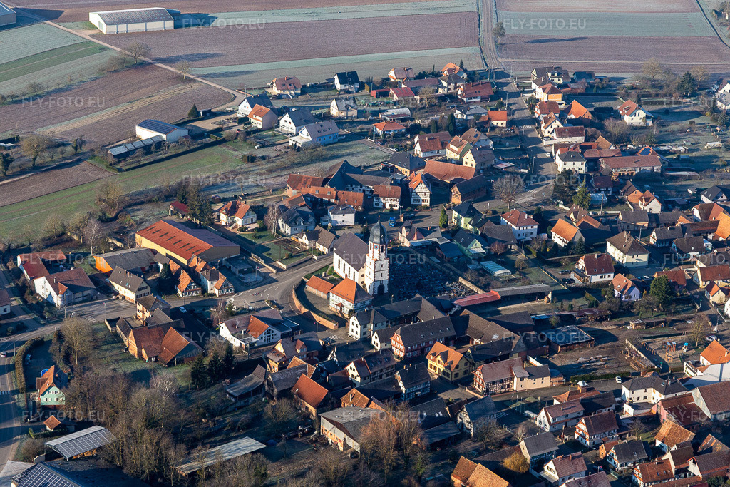 Vue aérienne: Église Sainte-Marguerite de Niederlauterbach à Niederlauterbach dans le département Bas Rhin, France. Photo: IMG_124068.jpg prise le 11/01/2021 par Werner Riehm/FLY-FOTO.eu – Résolution de l'original: 5472 x 3648 px