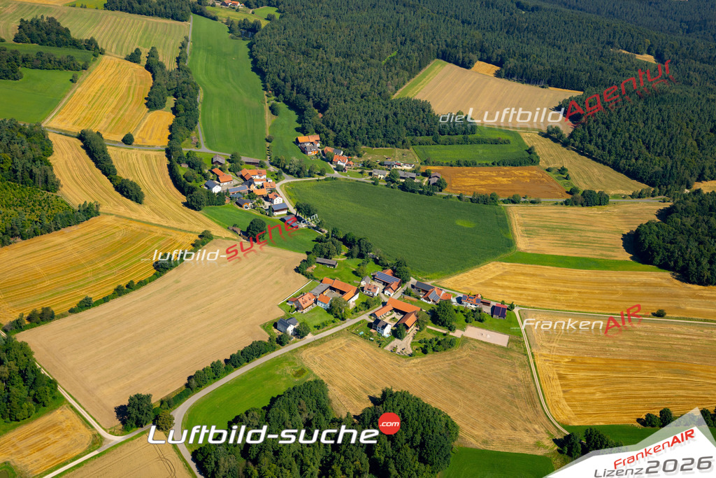 Das Luftbild zeigt : Littenhof Schmidgaden - Die Luftaufnahme wurde 2024 vom UL-Flugzeug aus erstellt ( keine Drohne ) - Hochauflösende Luftaufnahme - Für grossformatige Ausdrucke geeignet. Die Geschenkidee !Mit Lizenz und Bildrechte bestellbar