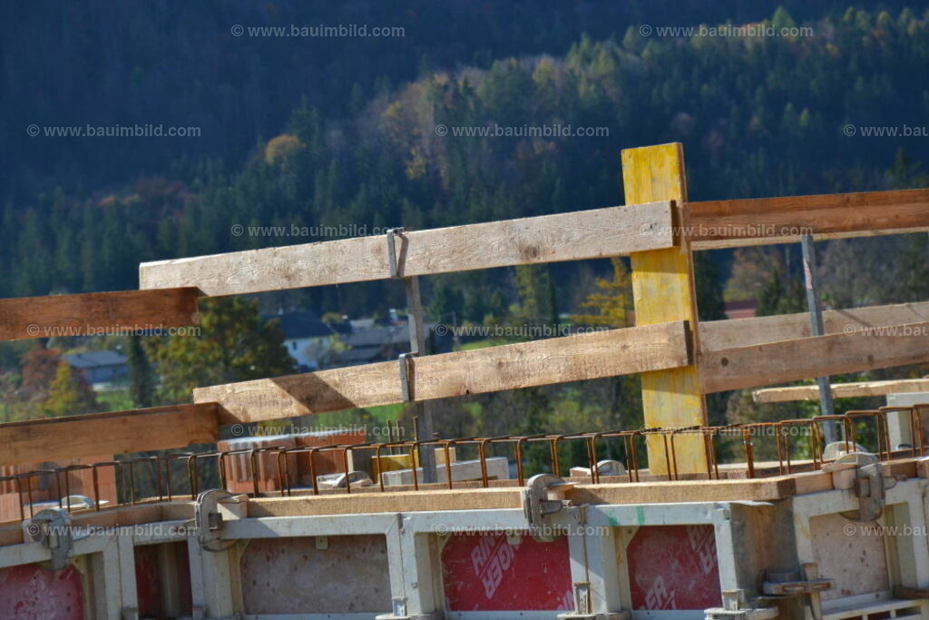 bib-lg04-betonarbeiten-0634 | Nach LV-Leistungsgruppen sortierte Detailfotos über den Bau eines Hauses. Alle Hausbau-Bilder direkt vom Urheber und Autor der Website Haus-Selber-Bauen.com