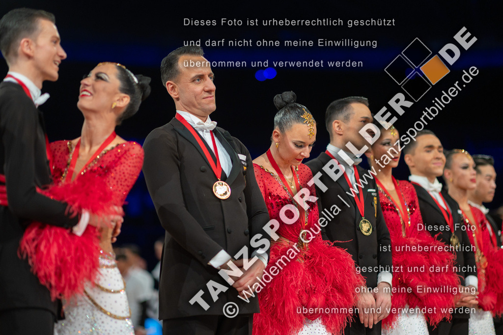 20251206-06083 | Hier finden Sie Tanz Bilder vom Latein und Standard Formationen tanzen. Sportbilder vom Tanzsport. Schöne Fotos und von Weltmeisterschaft, Europameisterschaft, Bundesliga, Regionalliga, Oberliga und Landesliga sowie von GOC Stuttgart, DanceComp, WM Bremen