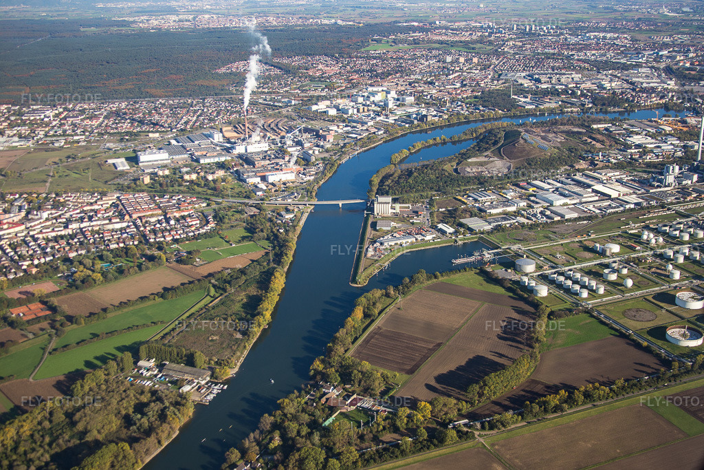 Luftbild: Bonadieshafen, Friesenheimer Insel im Ortsteil Neckarstadt-West in Mannheim im Bundesland Baden-Württemberg in Deutschland. Foto: IMG_074900.jpg vom 18.10.2014 durch Werner Riehm/FLY-FOTO.de