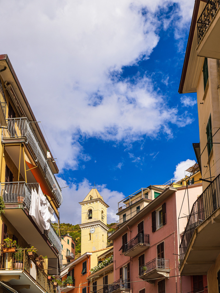 Historische Häuser in Manarola an der Mittelmeerküste in Italien | Historische Häuser in Manarola an der Mittelmeerküste in Italien.