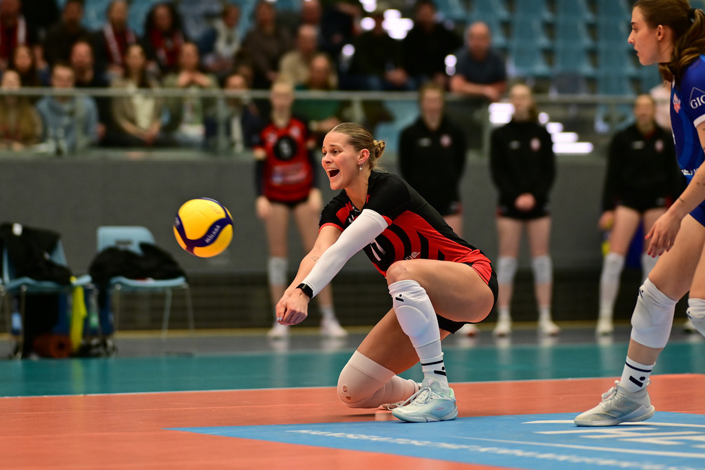 Volleyball I Frauen I Saison 2025-2026 I Bundesliga I Hauptrunde I ETV Hamburger Volksbank Volleys - Skurios Volleys Borken | Der Sportfotograf. - Realisiert mit Pictrs.com