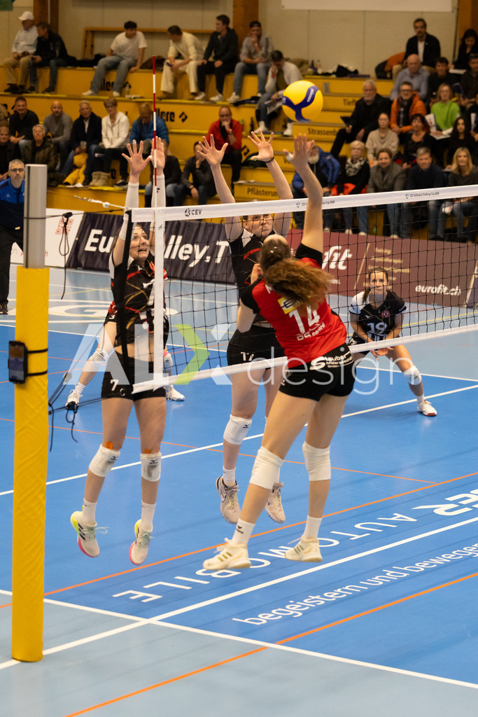 Volleyball I Frauen I Saison 2025-2026 I CEV Volleyball Challenge Cup 2026 | Women I 16th Finals I VC Kanti Schaffhausen - TJ Ostrava I 03.12.2025 | VC Kanti Schaffhausen - 14 Josipa Marković (HR) – Aussen - Realisiert mit Pictrs.com