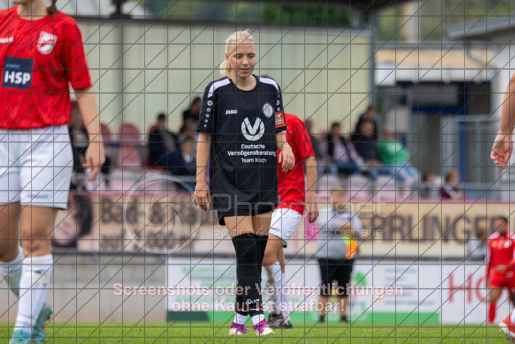 20250928_141945_0481 | #,1.FC Donzdorf (schwarz) vs. TV Derendingen (rot), Fussball, Frauen-Verbandsliga Württemberg, 03. Spieltag, Saison 2025/2026, Rasenplatz Lautertal Stadion, Süßener Straße 16, 73072 Donzdorf, 28.09.2025 - 13:00 Uhr,Foto: PhotoPeet-Sportfotografie/Peter Harich