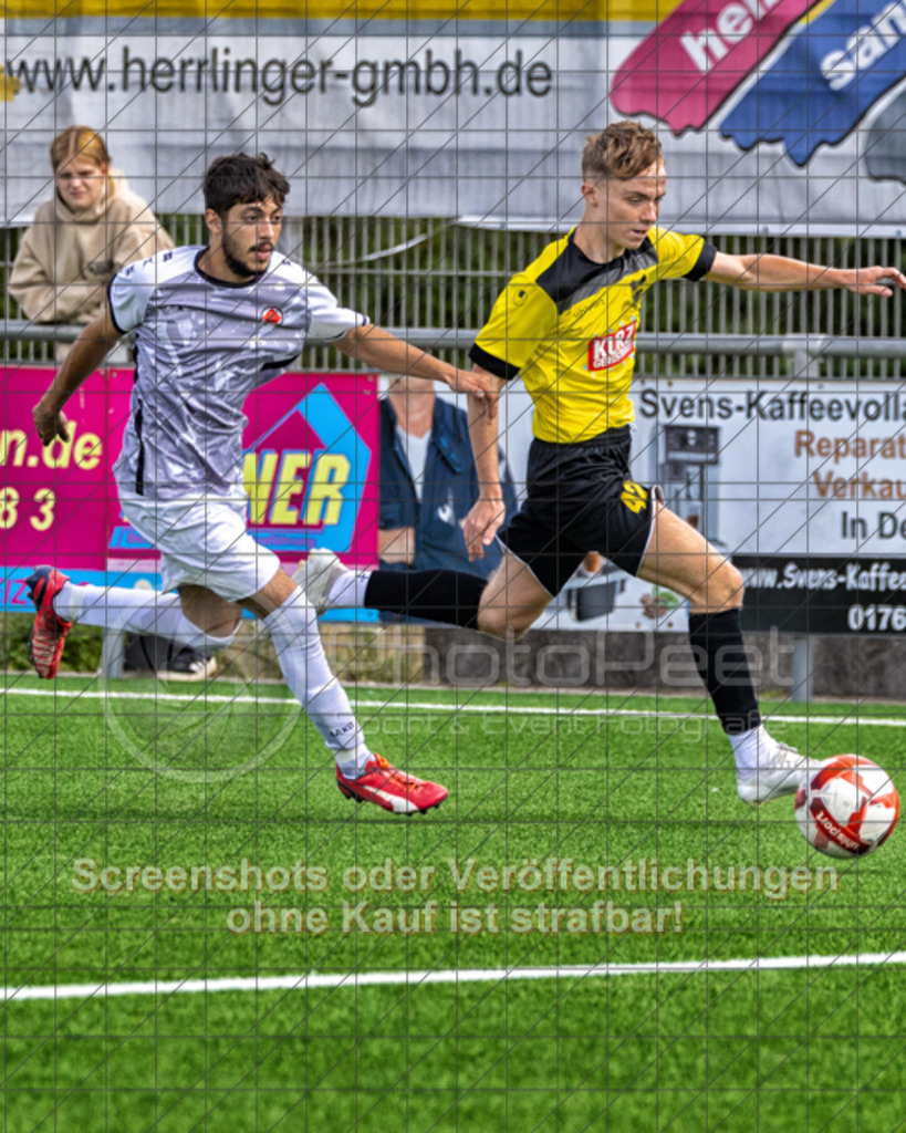 20250824_130337_0187-Bearbeitet | #,1.FC Heiningen II (gelb) vs. 1.Göppinger SV III (weiß), Fußball, Kreisliga B7 - Bezirk Neckar/Fils, 01. Spieltag, Saison 2025/2026, Kunstrasenplatz Sportzentrum Heiningen, Krautgarten 1, 73092 Heiningen, 24.08.2025 - 13:00 Uhr,Foto: PhotoPeet-Sportfotografie/Peter Harich