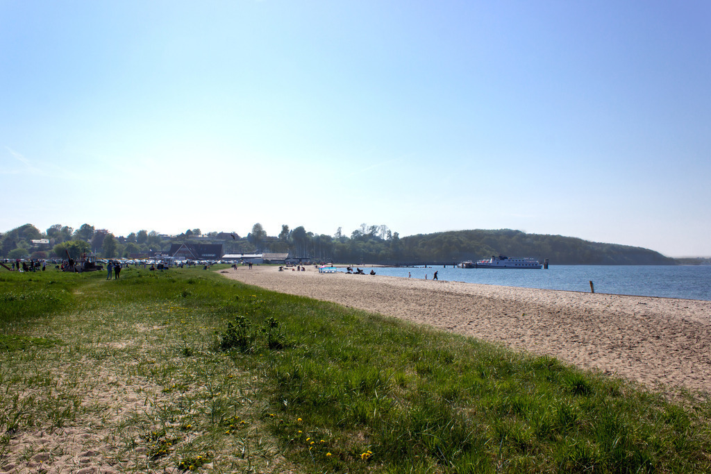 Langballigau im Frühling | Sandstrand in Langballigau im Frühling - Realisiert mit Pictrs.com