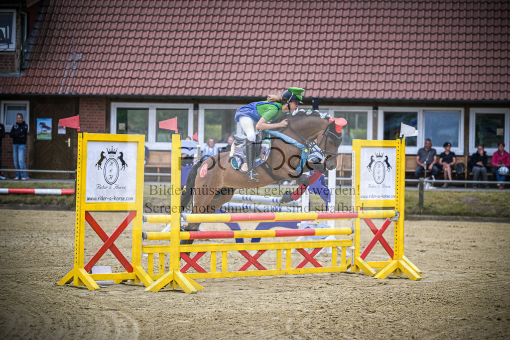 DOS_8919 | Entdecke hochwertige Reitturnierfotos von Foto Oger. Professionell, emotional und authentisch – jetzt Lieblingsmomente im Shop bestellen.Deutschlandweite Turnierfotografie. - Realisiert mit Pictrs.com