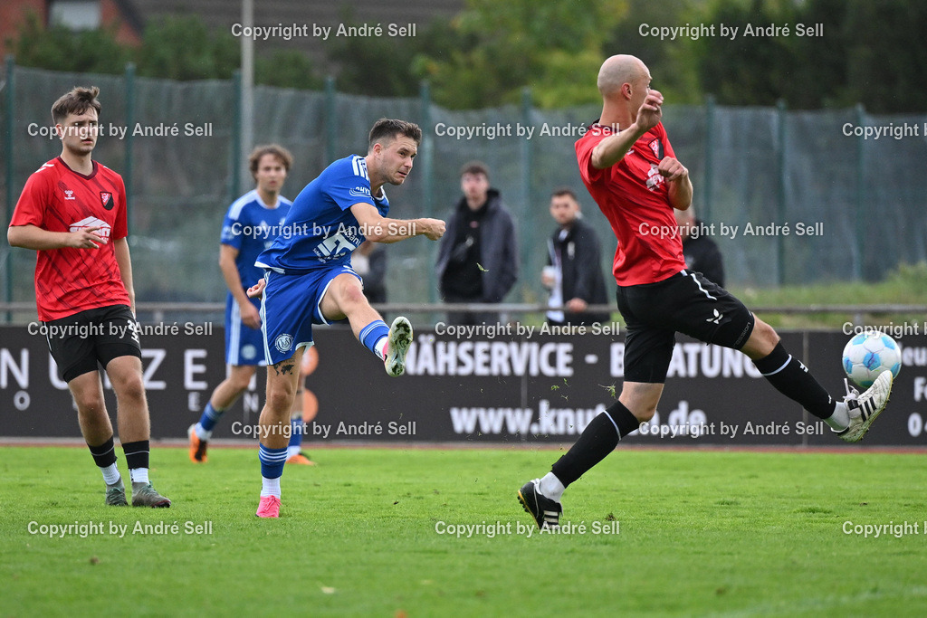 TuS Nortorf vs TSV Kropp | Alexander Gerst (Nortorf #7) vs Bjarne Kuhn (Kropp #10) &amp; Lars Brand (Kropp #5) / Fußball-Landesliga Schleswig Männer 2026/2027 / TuS Nortorf vs TSV Kropp / TuS Arena / Nortorf / 29.08.26 - Realisiert mit Pictrs.com
