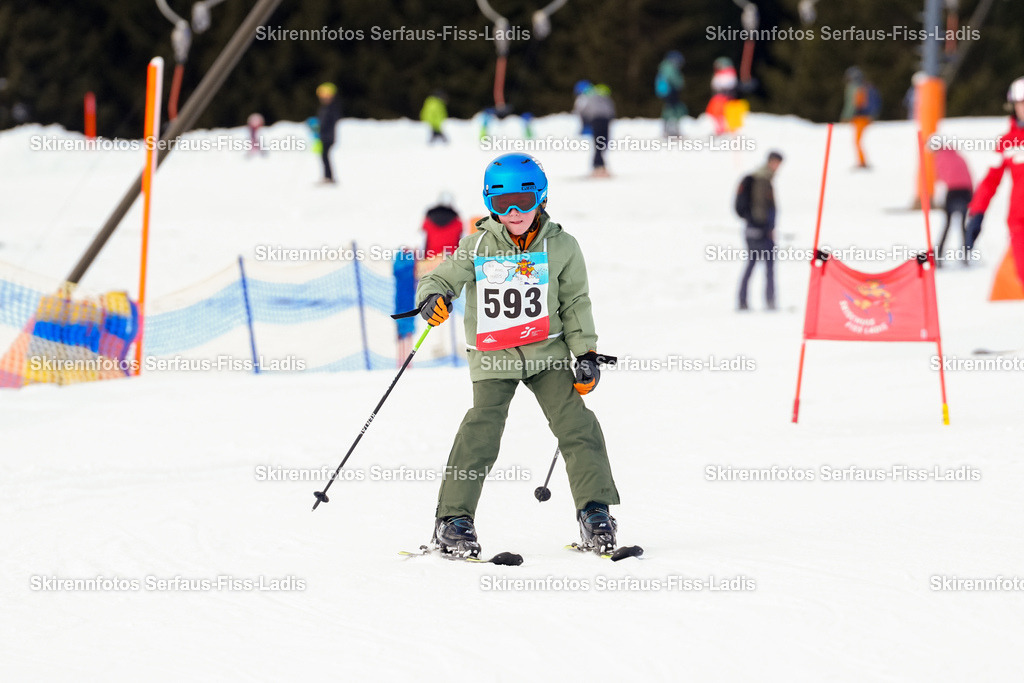 SRF_02.01.2026_1031 | Skirennfotos,Serfaus,Fiss,Ladis,Kinderskirennen,Winter,Tirol,Oberland,skirace,SFL,feelfree,weil wir's genießen,ski,Ski,skifahren,Sonnenplateau, - Realisiert mit Pictrs.com
