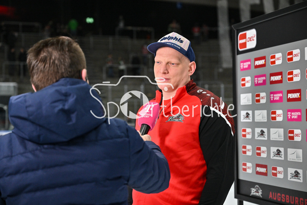 Augsburger Panther - Fischtown Pinguins | beim Interview von Magentasport Denis REUL (Augsburger Panther #29) / Freisteller / Einzelfoto / DEL: Augsburger Panther - Fischtown Pinguins, Curt Frenzel Stadion am 08.01.2025