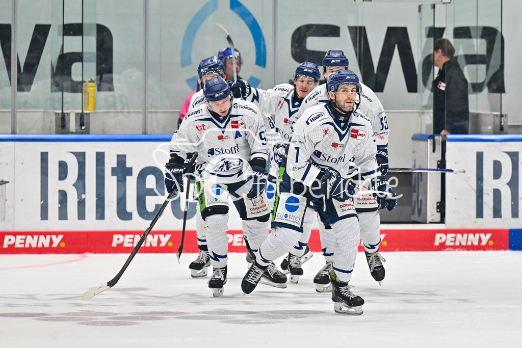 Augsburger Panther - Straubing Tigers | Jubel der Gaeste nach dem Treffer zum 0-4 durch Taylor LEIER  (Straubing Tigers #7) / Tor / Happy / Freude / Torschuetze / DEL: Augsburger Panther - Straubing Tigers, Curt Frenzel Stadiom am 20.10.2024