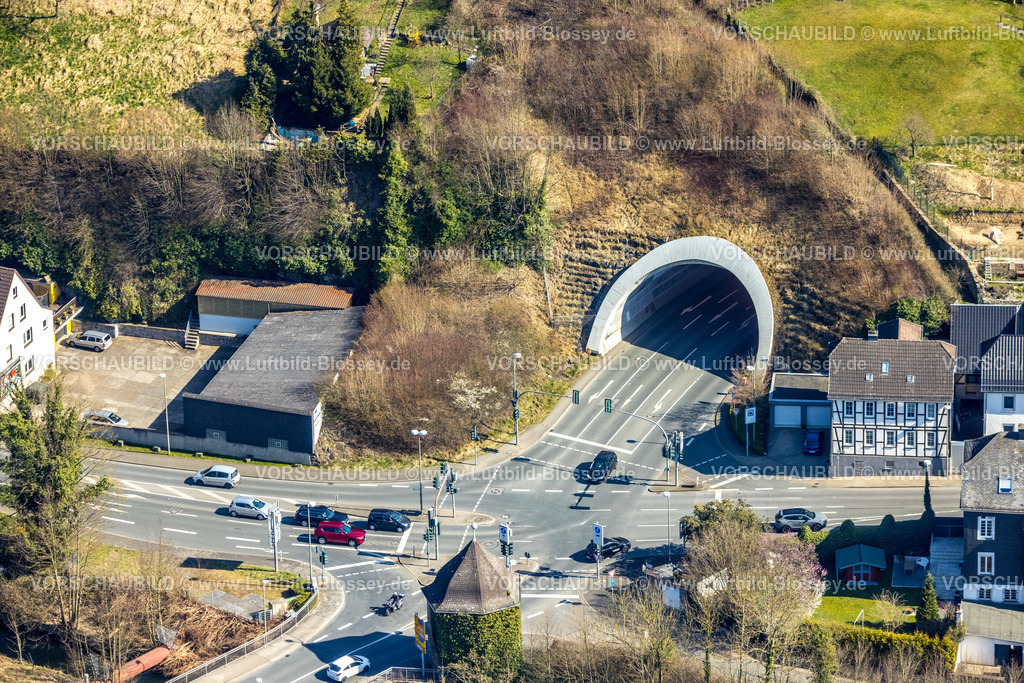 Arnsberg220302088 | Luftbild, Straße mit Tunneleinfahrt an der Jägerstraße in Arnsberg, Sauerland, Nordrhein-Westfalen, Deutschland