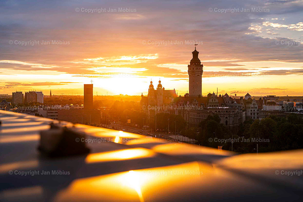 Neue Rathaus Leipzig | Das Neue Rathaus Leipzig beeindruckt mit monumentaler Architektur, historischem Flair und zentraler Lage. Es zählt zu den markantesten Wahrzeichen der Stadt und ist ein beliebter Fotospot - Realisiert mit Pictrs.com