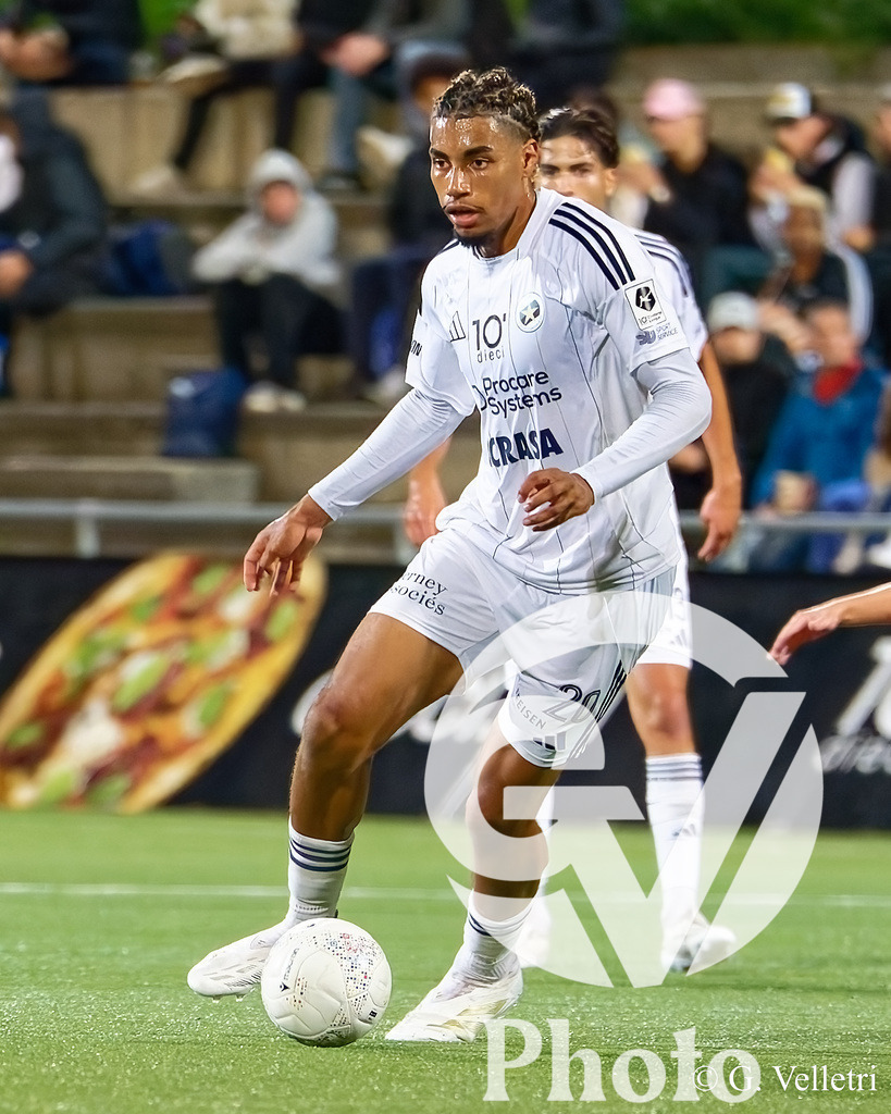 Challenge League - Etoile Carouge FC v FC Vaduz | Vincent Nvendo FerrierGregor (20 Etoile Carouge FC) in action during the Challenge League game between Etoile Carouge FC and FC Vaduz at Stade de la Fontenette in Carouge, Switzerland