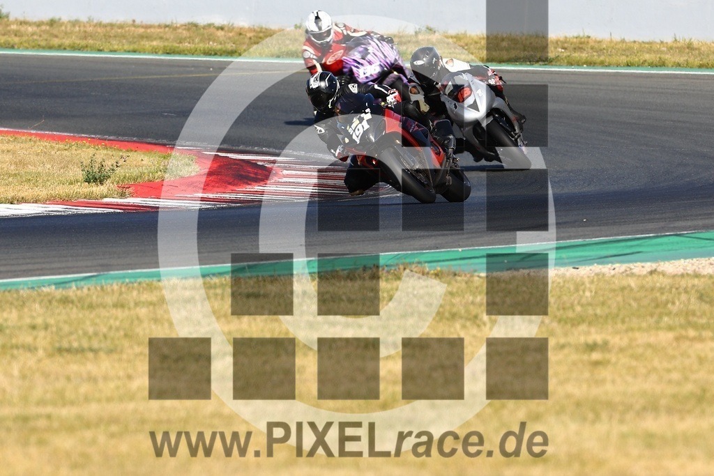 0318-20240914_01202 | Schöne Erinnerungen an spannende Momente - das festzuhalten ist unser Job. PIXELrace.de ist seit 2003 auf den Rennstrecken Europas unterwegs um die Action draußen beim Fahren und die wunderbare Stimmung imm Fahrerlager für euch einzufangen.