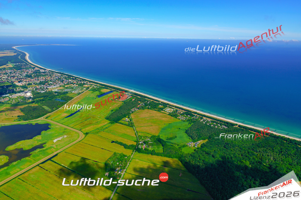 Die Luftbildaufnahme Müggenburg - Zingst wurde 2018 mittels Flugzeug (keine Drohne) erstellt. Perfekte Schärfe und Druck- Auflösung- Garantiert!