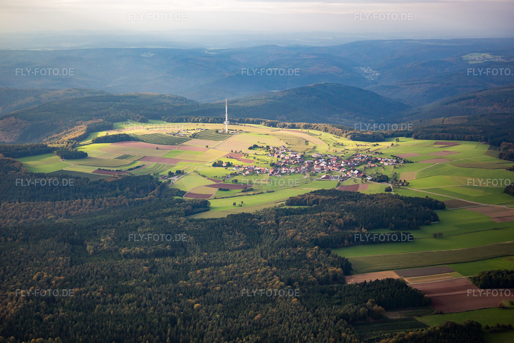 Luftbild: Fernmeldeturm- Bauwerk und Fernsehturm Katzenbuckel im Ortsteil Reisenbach in Mudau im Bundesland Baden-Württemberg in Deutschland. Foto: IMG_073586.jpg vom 26.09.2014 durch Werner Riehm/FLY-FOTO.de