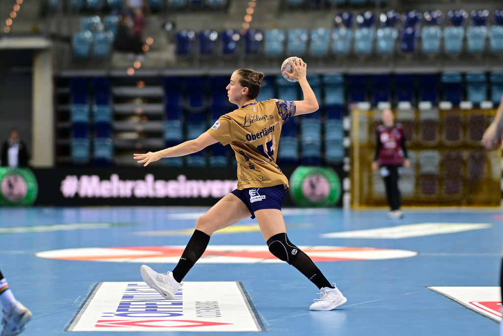 Handball I Frauen I Saison 2025-2026 I 1. HBF I 5. Spieltag I VfL Oldenburg - Buxtehuder SV | Enna Oberländer (15, Buxtehuder Sportverein) - Realisiert mit Pictrs.com