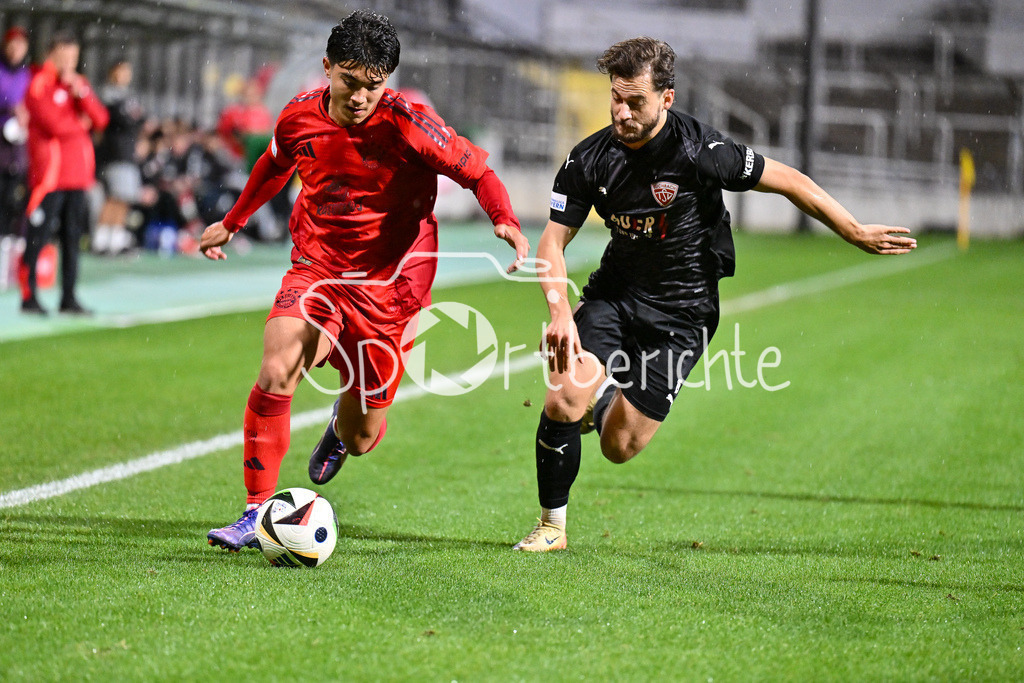 FC Bayern Amateure - TSV Buchbach | im Bild Angelo BRUECKNER (FC Bayern München II #2) und Tobias HEILAND (TSV Buchbach #15) / Zweikampf / Regionalliga Bayern: FC Bayern München II - TSV Buchbach, Gruenwalder Stadion am 27.09.2024