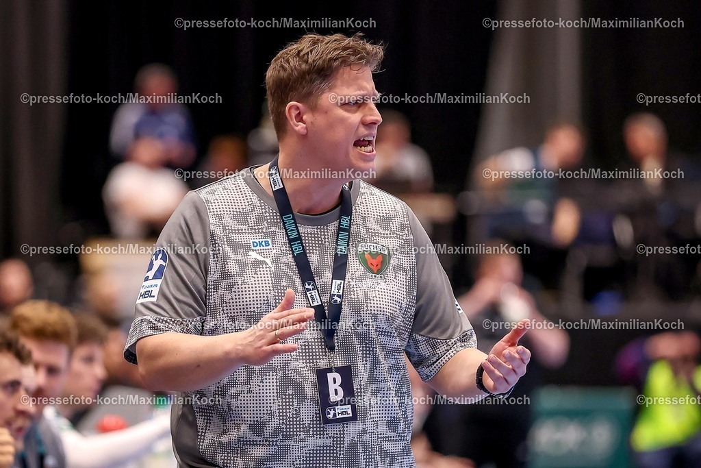BHC22022601026 | 22.02.2026, Handball, HBL, Bergischer HC - Füchse Berlin, Mitsubishi Electric HALLE Düsseldorf: Nicolej Krickau (Füchse Berlin #hc) gestikulierend am Spielfeldrand  