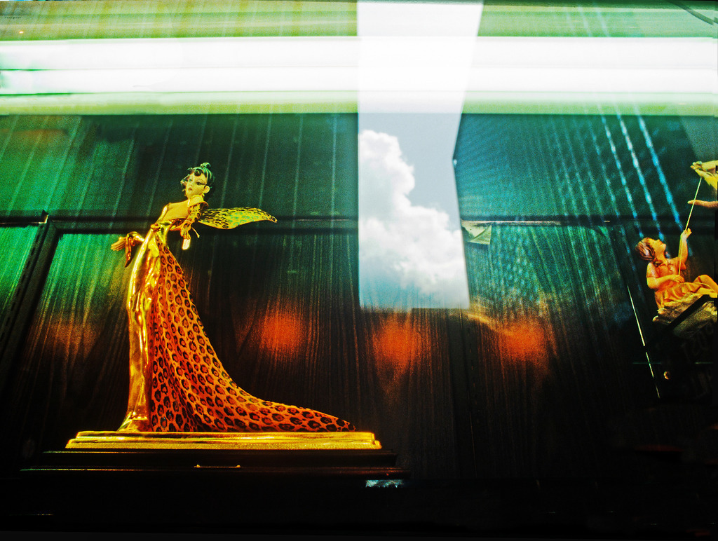 USA_NYC_storewindow_1983_5230 | Schaufenster mit Art Deco souveirs in N.Y. Soho