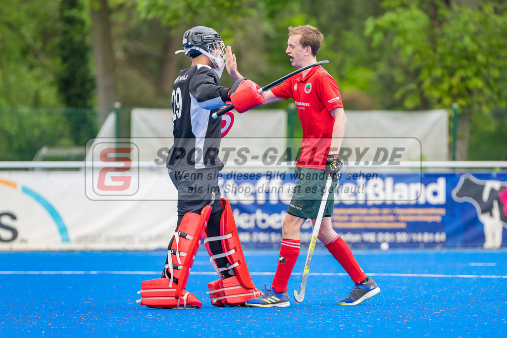HK_20230507_108055 | 1. Bundesliaga Herren Creefelder HTC - Harvestehuder THC  am 7.5.2023 Crefelder HTC ( CHTC ), Krefeld  , Joshua Onyekwue Nnaji Torwart ( Crefelder HTC #29 ) , Breucker Julius ( Crefelder HTC #2 )