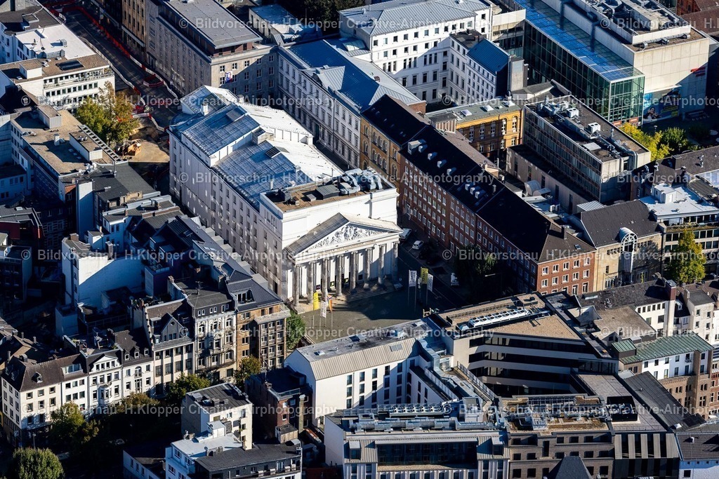 Lufbilder Aachen-6149 | Theater Aachen in der Innenstadt am Theaterplatz von Aachen im Bundesland Nordrhein-Westfalen. Aachen ist kreisfreie Kurstadt, Bischofssitz und westlichste Großstadt Deutschlands. In der historischen Innenstadt im Stadtteil Mitte befindet sich das auffällige weiße, längliche Gebäude des Theaters. - Realisiert mit Pictrs.com