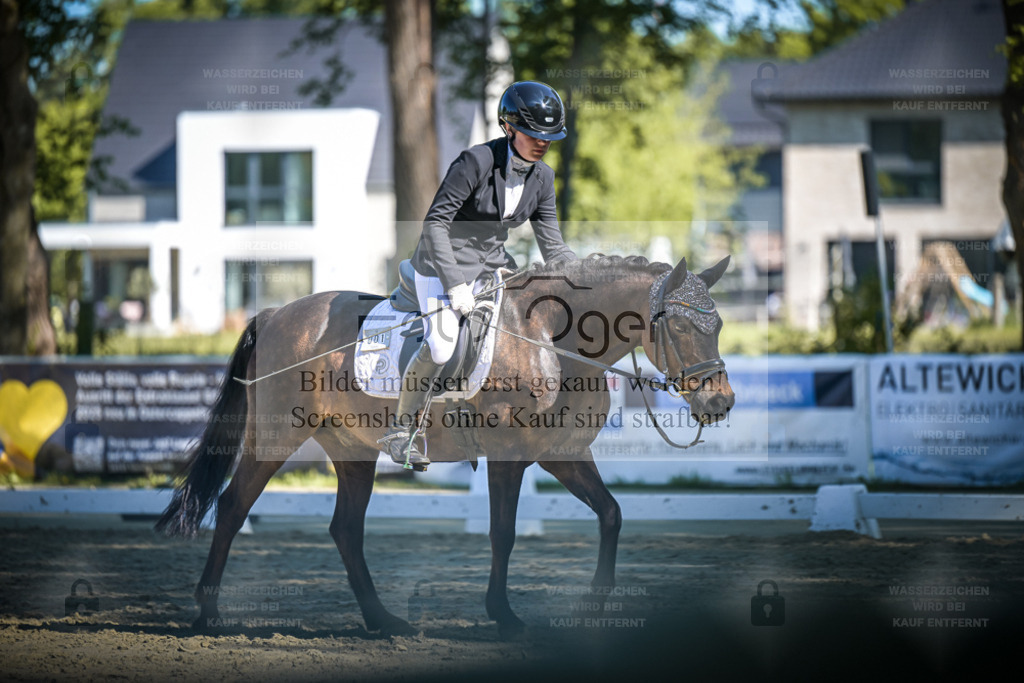 DOS_7177 | Entdecke hochwertige Reitturnierfotos von Foto Oger. Professionell, emotional und authentisch – jetzt Lieblingsmomente im Shop bestellen. - Realisiert mit Pictrs.com