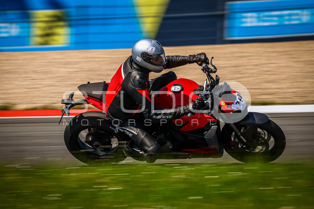 0762-260527NBR-011_762 | Deine Full-Service-Agentur für ✔️Videoproduktionen und ✔️Motorsportfotografie Jetzt Angebot anfragen!