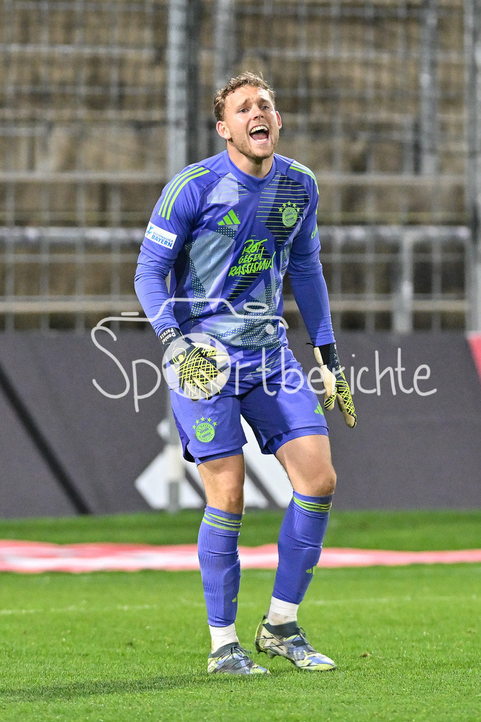 FC Bayern Amateure - TSV Schwaben Augsburg | im bild Daniel PERETZ (FC Bayern München II #1) in Aktion / Freisteller / Einzelfoto / Regionalliga Bayern: FC Bayern Muenchen II - TSV Schwaben Augsburg, Gruenwalder Stadion am am 25.10.2024