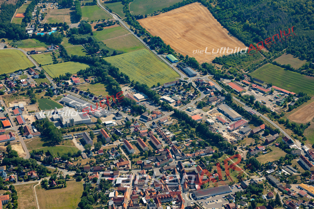 bad-bibra-luftbild-22-209 | Aktuelles Luftbild von  Bad Bibra - Die Luftaufnahme wurde 2022 mittels UL-Flugzeug erstellt ( keine Drohne ) - hochauflösende Kamera-Systeme von  Canon -
Beste Qualität - Für grossformatige Ausdrucke geeignet. Die Geschenkidee !