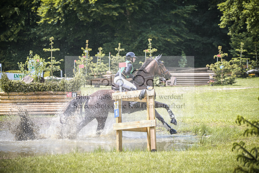 DOS_7885 | Entdecke hochwertige Reitturnierfotos von Foto Oger. Professionell, emotional und authentisch – jetzt Lieblingsmomente im Shop bestellen.Deutschlandweite Turnierfotografie. - Realisiert mit Pictrs.com
