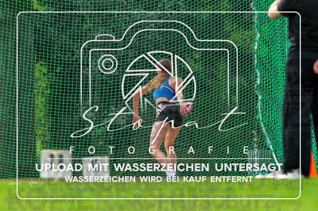 KMHK-1023 | Madlen Badenhop (TV Jahn Walsrode (NI)) bei den Kreismeisterschaften Leichtathletik-Wurf Heidekreis 2026 im Boehmewaldstadion, Soltau (Simon Paul Stopat) - Realisiert mit Pictrs.com