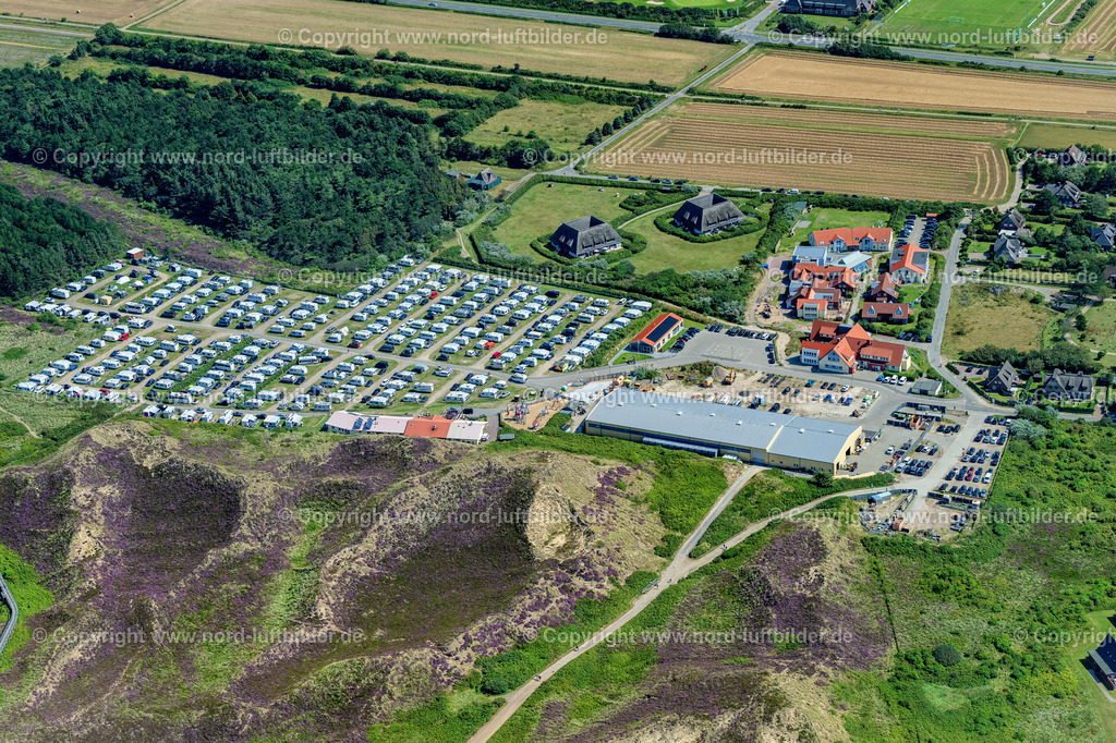 Sylt_Wenningstedt_Campingplatz_ELS_4786130825 | WENNINGSTEDT-BRADERUP (SYLT) 13.06.2025 Wohnwagen und Zelte- Campingplatz - und Zeltplatz in Wenningstedt-Braderup (Sylt) auf der Insel Sylt im Bundesland Schleswig-Holstein, Deutschland. // Camping with caravans and tents in Wenningstedt-Braderup (Sylt) on Island Sylt in the state Schleswig-Holstein, Germany. Foto: Martin Elsen