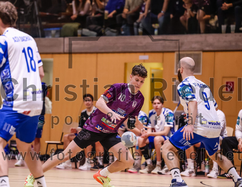 2024-11-24_020_SpVgg_Altenerding_gegen_ASV_Dachau | Erding, Deutschland, 24.11.2024:Handball, Bezirksoberliga Männer 2024 / 2025, 8. Spieltag, SpVgg Altenerding gegen ASV Dachau, Endergebnis: 30:23Tim Steininger (SpVgg Altenerding, #10), Sebastian Hölle (ASV Dachau, #9)Foto: Christian Riedel / fotografie-riedel.net