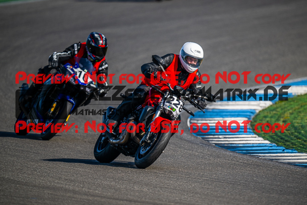 MaZZes_FotoMatrix_230410_3471 | INST