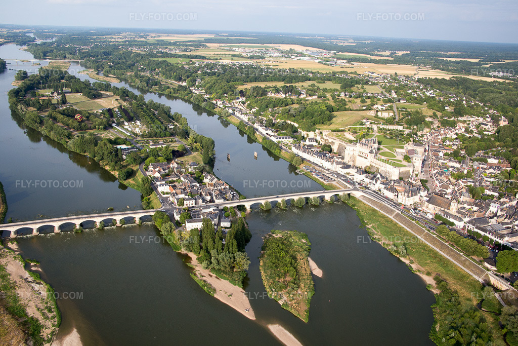 Aerial view: View of the town in the district Nord-Nord Est in Amboise in the state Indre et Loire, France.Photo: IMG_082341.jpg taken on 06/20/2015 by Werner Riehm/FLY-FOTO.comResolution of the original: 5472 x 3648 px