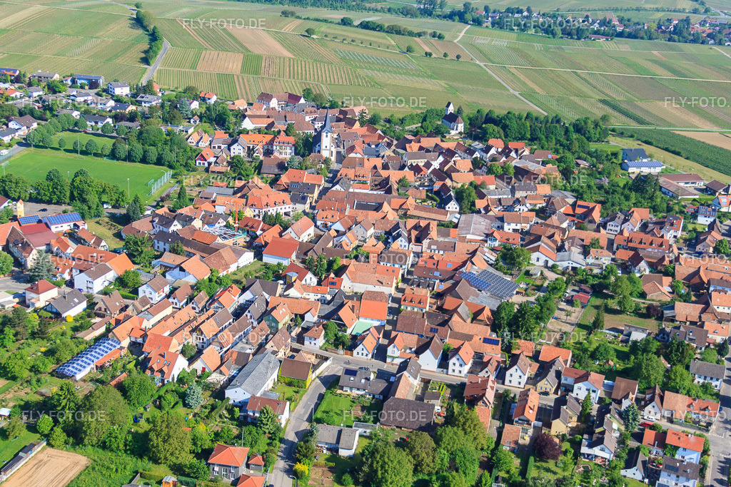 Dorfansicht von Südosten | Luftbild: Dorfansicht von Südosten im Ortsteil Mörzheim in Landau im Bundesland Rheinland-Pfalz in Deutschland. Foto: IMG_27132.jpg vom 23.05.2010 durch Werner Riehm/FLY-FOTO.de - Realisiert mit Pictrs.com