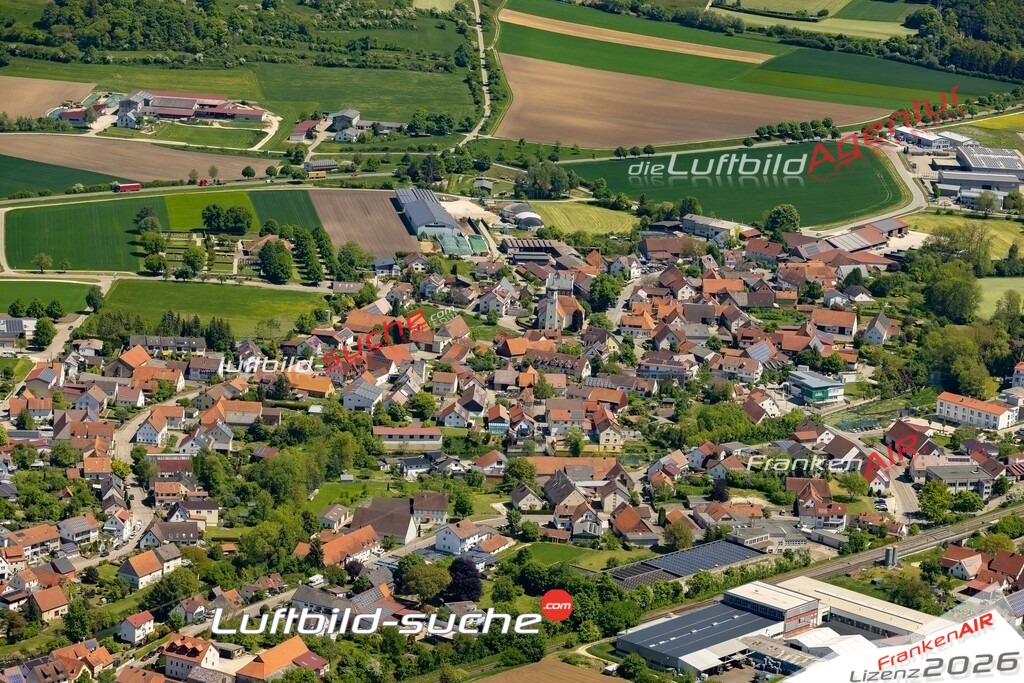 Luftaufnahme der Stadt Hermaringen - Die Luftaufnahme wurde 2025 vom UL-Flugzeug heraus erstellt ( keine Drohne ) - Hochauflösende Luftaufnahme - für professionelle Ausdrucke geeignet. Die Geschenkidee !Mit Lizenz und Bildrechte bestellbar