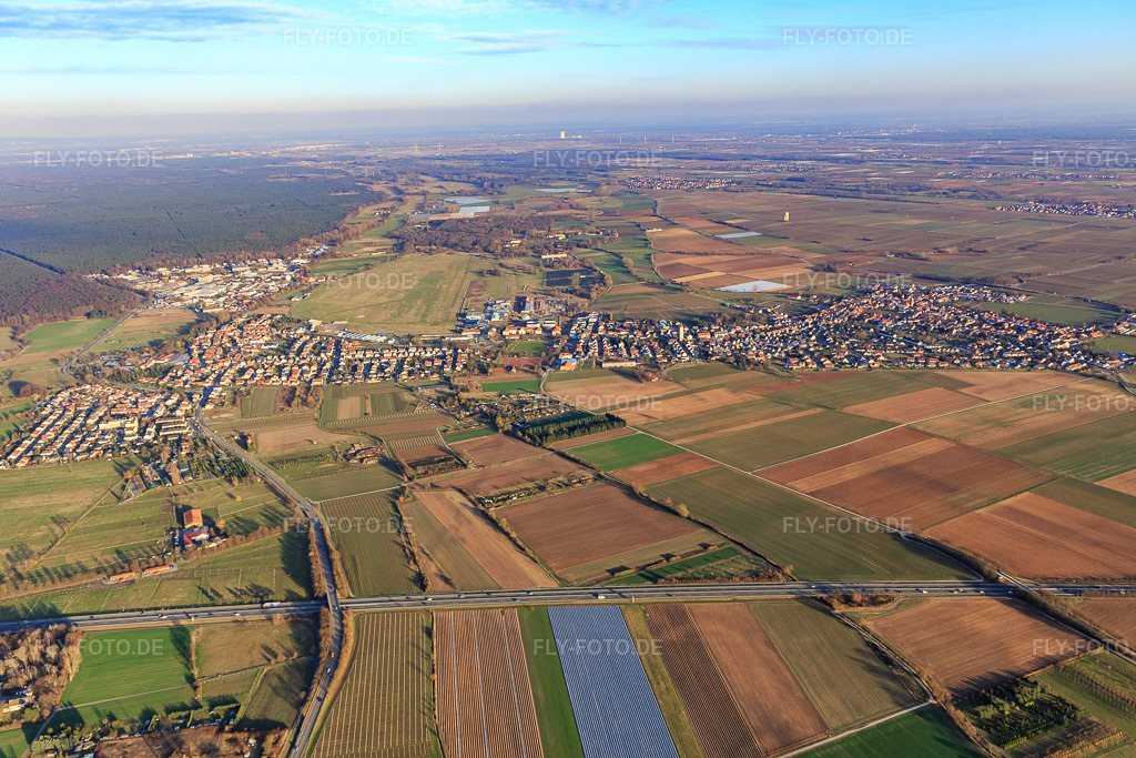 Luftbild: Ortsansicht von Nordwesten im Ortsteil Lachen in Neustadt im Bundesland Rheinland-Pfalz in Deutschland. Foto: IMG_097379.jpg vom 10.03.2017 durch Werner Riehm/FLY-FOTO.de
